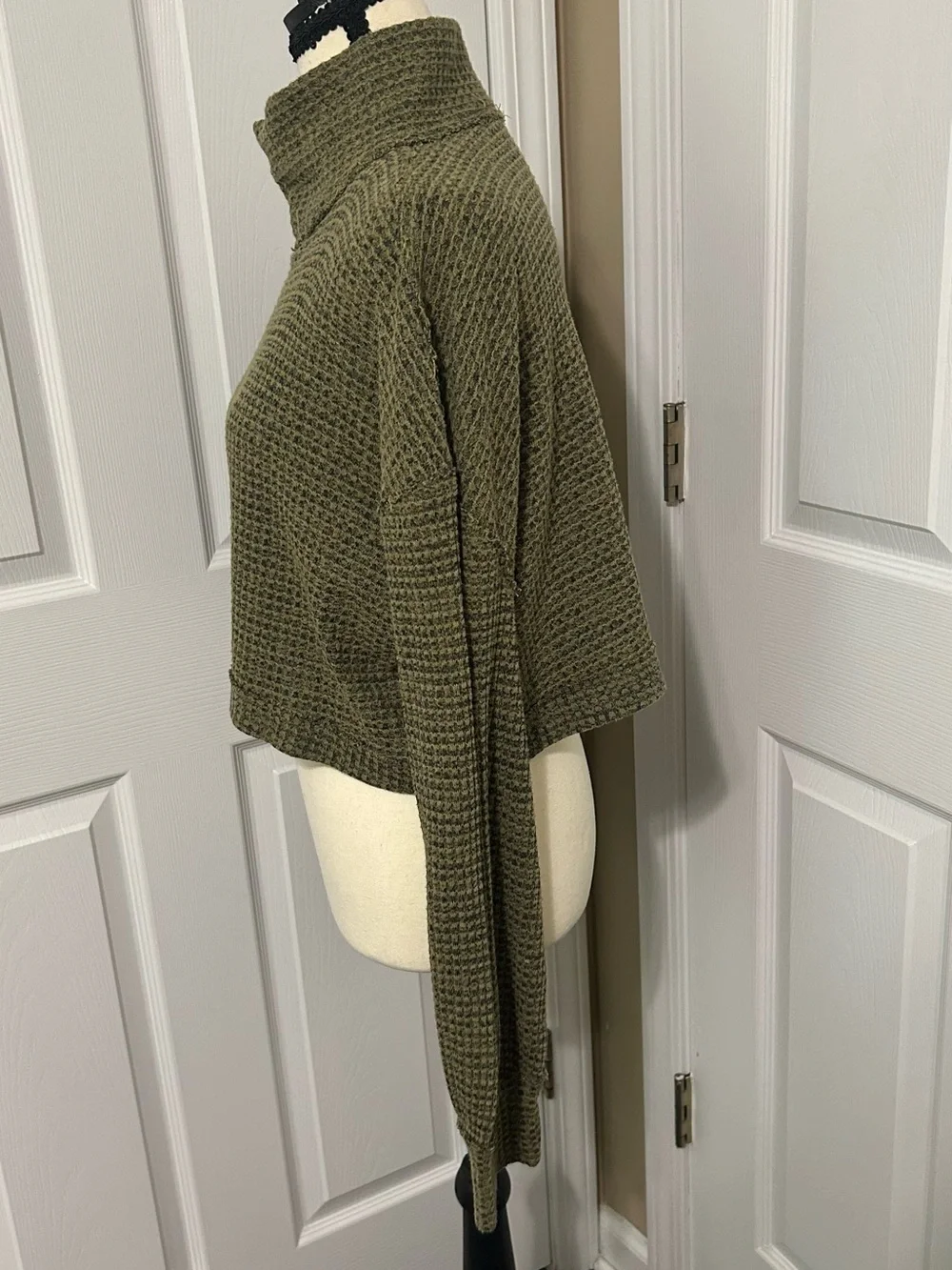Free People Olive Green Cropped Waffle Knit Turtleneck Sweater Raw Hem Sz M
